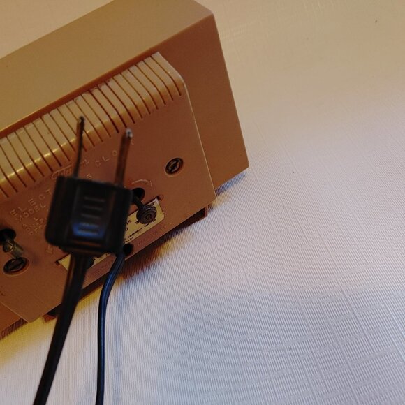 VINTAGE General Electric Desk Clock MCM GE Model LR-215 - Picture 8 of 8